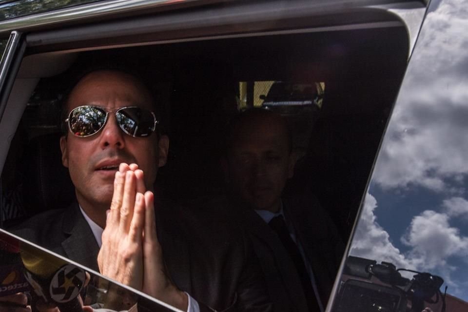 José Joel y su hermana, Marysol, no estaban de acuerdo con que el cuerpo de su padre fuera cremado.