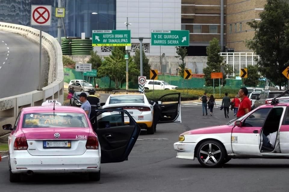 Los delincuentes aprovecharon para asaltar a automovilistas durante los bloqueos de los taxistas.
