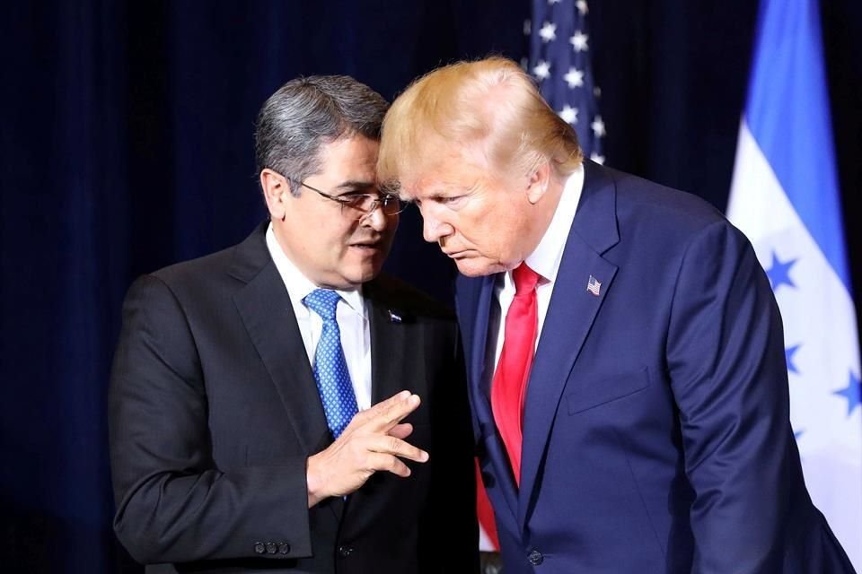 Presidente de Honduras, Juan Orlando Hernandez, con el Presidente Donald Trump en septiembre, durante la firma del acuerdo.