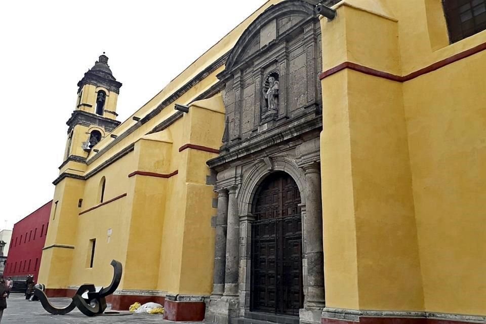 Las fachadas de la universidad y del templo del ex convento fueron restauradas con asesoría del INAH, según indico la Rectora del Claustro.