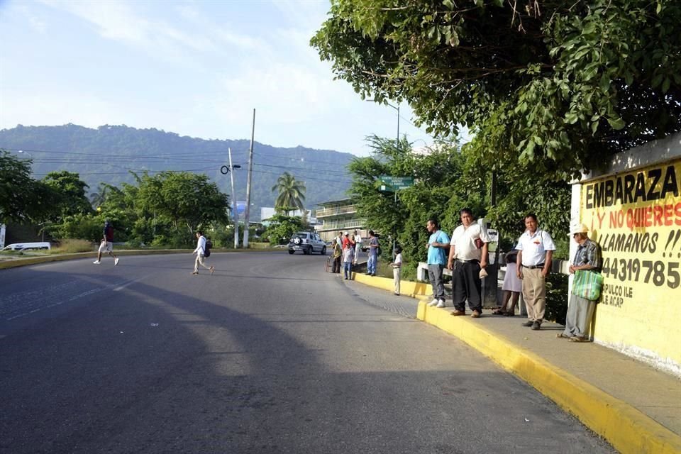 El paro de transporte público afectó a Acapulco entre el viernes y parte del sábado.