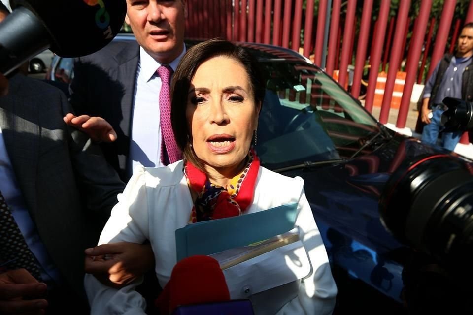 La ex Secretaria Rosario Robles enfrenta un proceso por el delito de ejercicio indebido del servicio público.