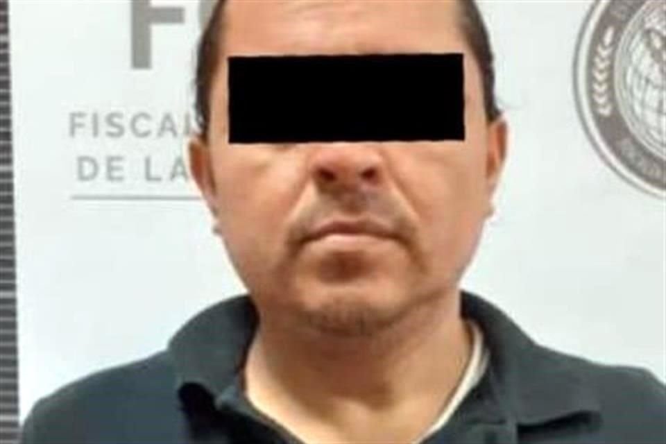 Mora era agente de la Policía Judicial del estado en 2005, cuando Lydia Cacho fue aprehendida en Cancún, acusada de difamación y calumnias.