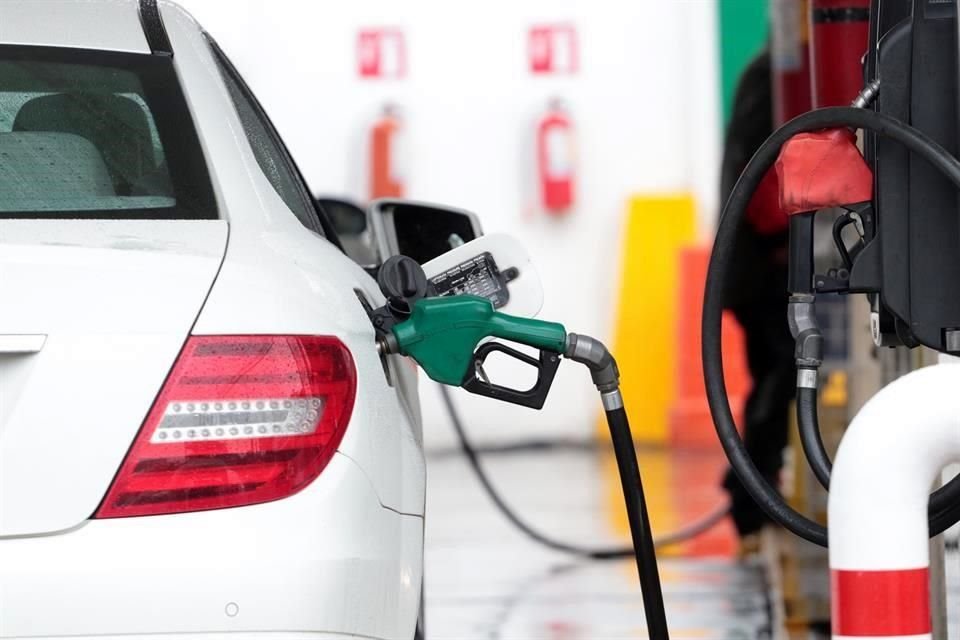 Según empresarios gasolineros, las ventas de combustible han caído hasta 50%.