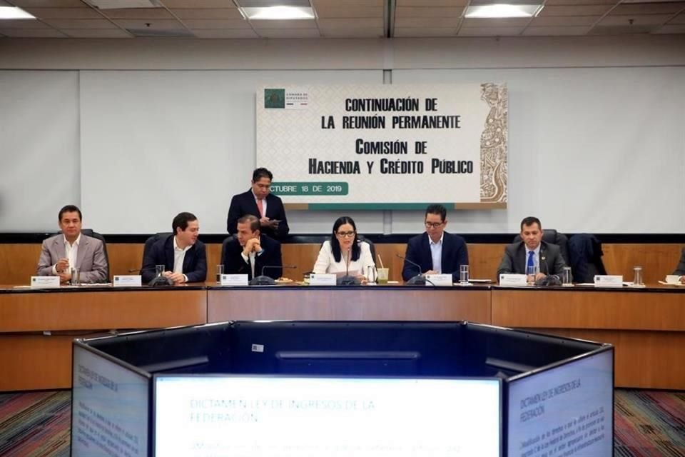 La presidenta de la Mesa Directiva, Laura Angélica Rojas, citó a las 18:00 horas para reanudar la discusión del paquete económico 2020.