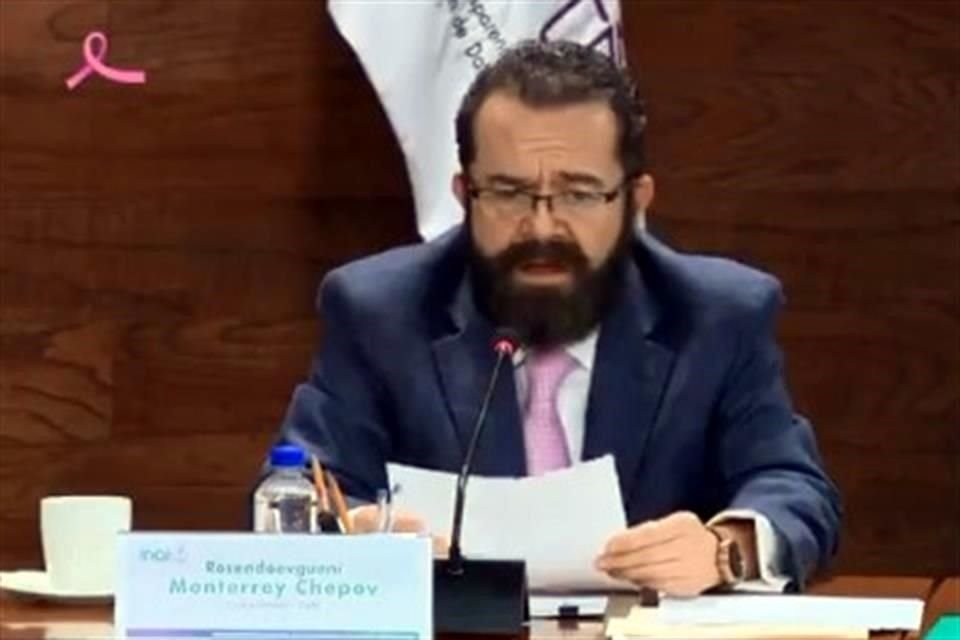 El comisionado ponente Rosendoevgueni Monterrey Chepov.
