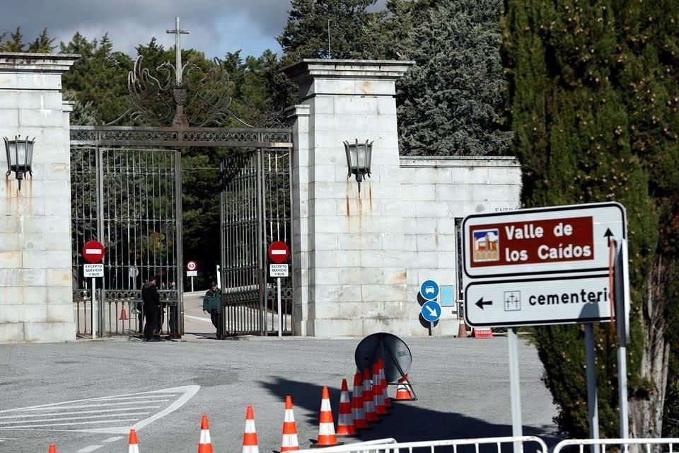 El dictador español Francisco Franco será exhumado y trasladado fuera del Valle de los Caídos el próximo jueves 24 de octubre, informó el Gobierno español.