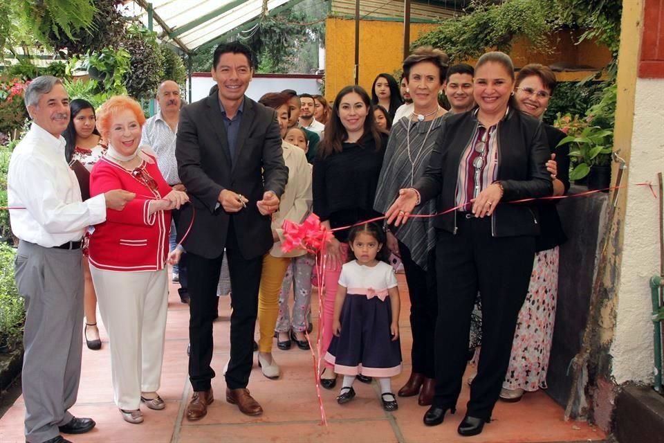 Luis Granada, Lupita Treviño, Oscar Jiménez León, Lilia Bustos, Rocío Márquez, Ana Irma Arroyo e Irma Cabrera.