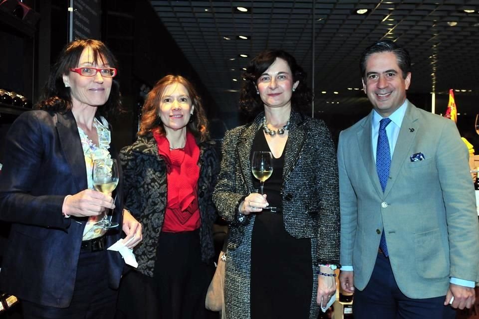 Nieves Díaz, Pilar Piñero, Estrella Espiña y José  Acosta.
