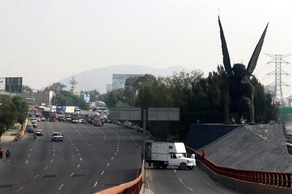 Los integrantes de la Confederación Nacional de Industriales de Metales y Recicladores bloquean carreteras, entre ellas la México-Pachuca.