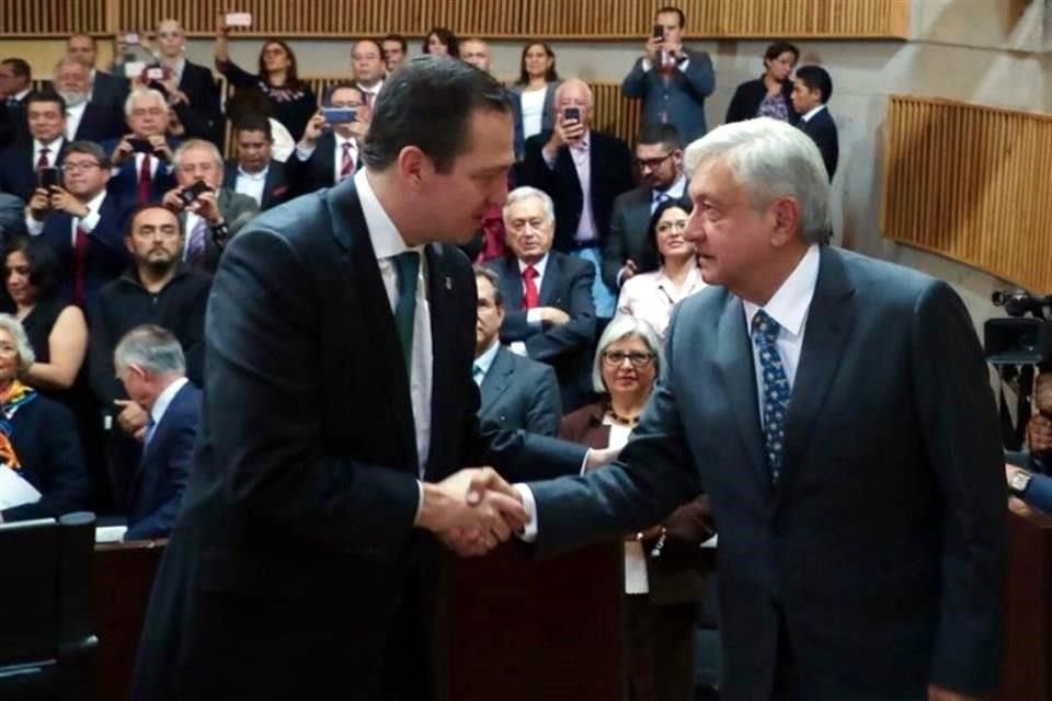 Egresado del ITAM, de 47 años, ha hecho su carrera política y profesional cerca de los partidos gobernantes, lo mismo con el PAN que con el PRI... y ahora busca a Morena.