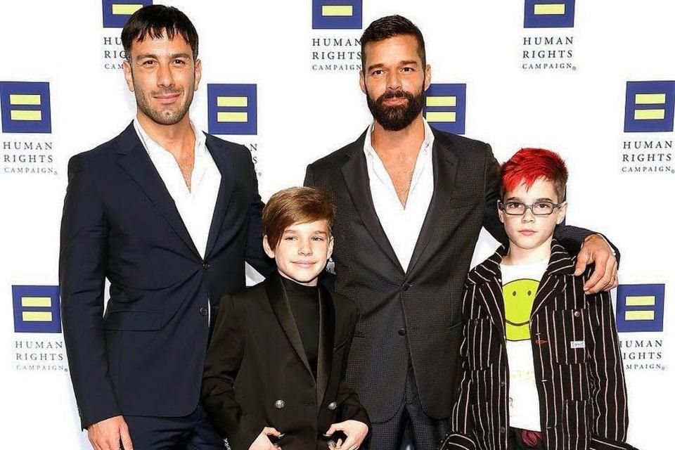 Ricky Martin había anunciado el nacimiento de su cuarto hijo durante un discurso en la Cena Nacional de la Campaña de Derechos Humanos, a la que llevó a sus hijos Matteo y Valentino.