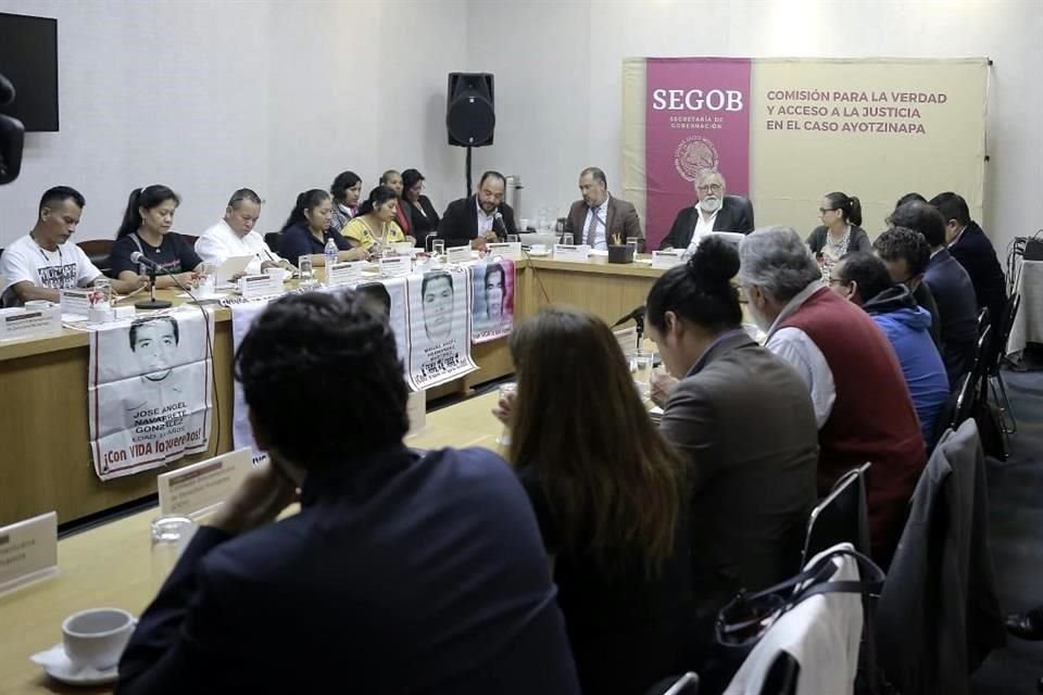 El funcionario participó en la novena sesión ordinaria de la Comisión para la Verdad y el Acceso a la Justicia para el caso Ayotzinapa.