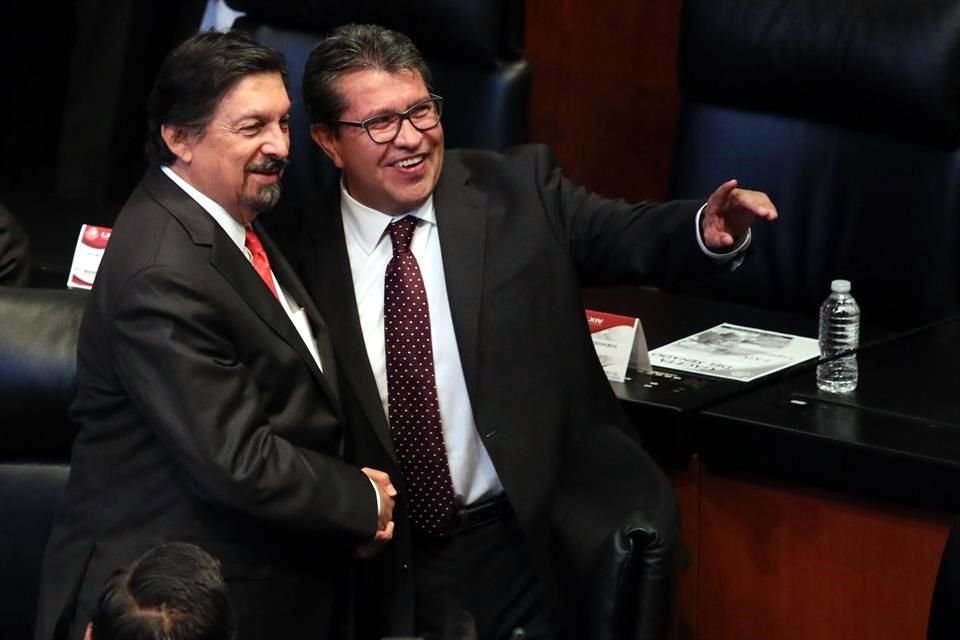 El líder de la bancada de Morena, Ricardo Monreal, dijo que el grupo analizará la iniciativa del senador Napoleón Gómez Urrutia.