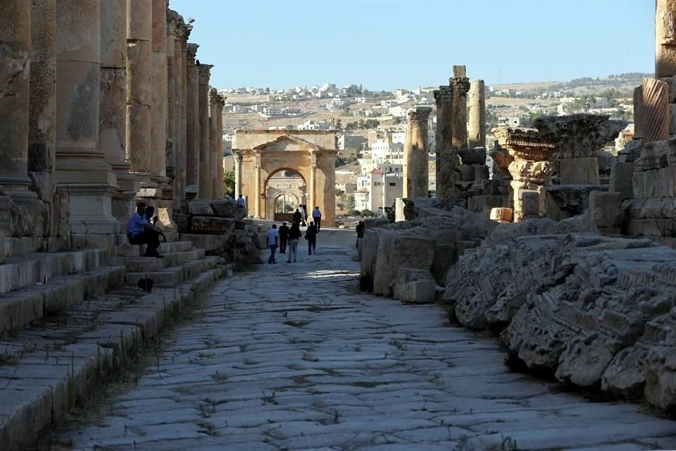 3 turistas mexicanos, su guía y un guardia de seguridad fueron apuñalados en el sitio arqueológico de Jerash, a 30 kilómetros de la capital del País.