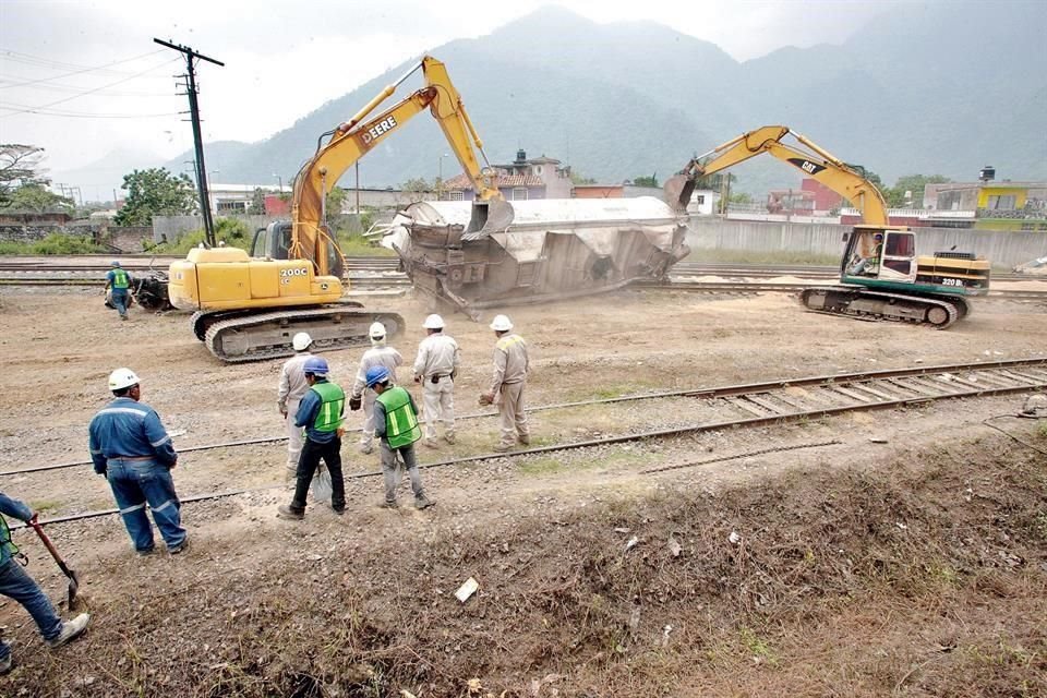 El sabotaje a un tren que se parti en 3 en Orizaba, paraliz 300 mil toneladas de mercanca que deben ser transportadas al Valle de Mxico.