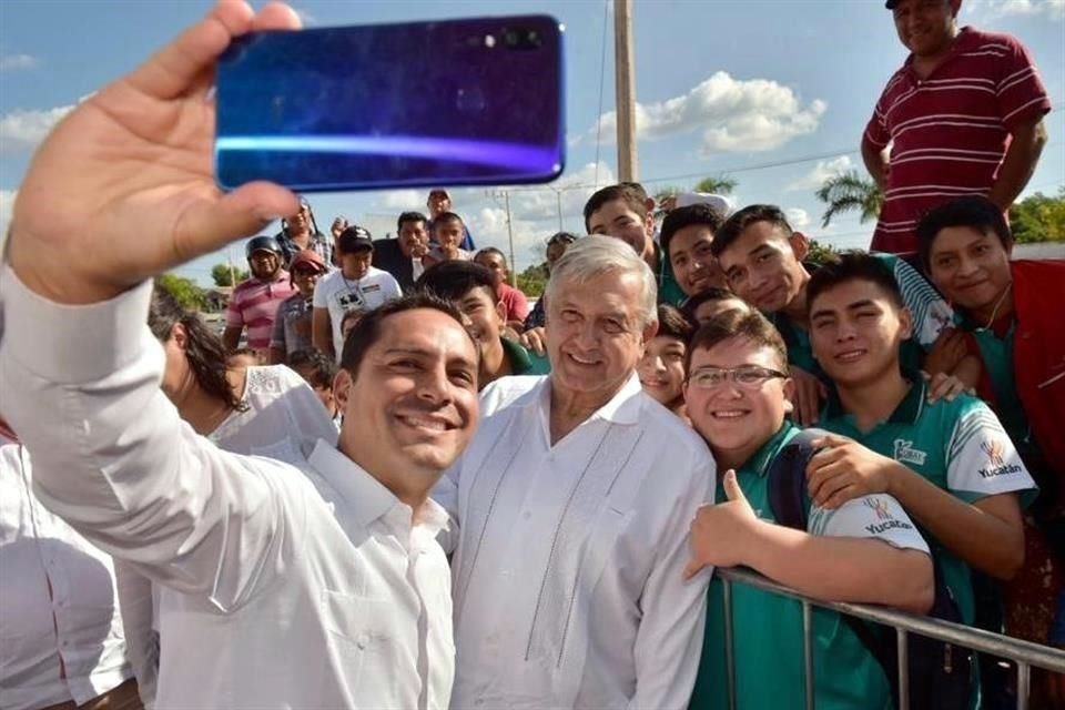 López Obrador se reunió con pobladores eb Tekax, Yucatán.