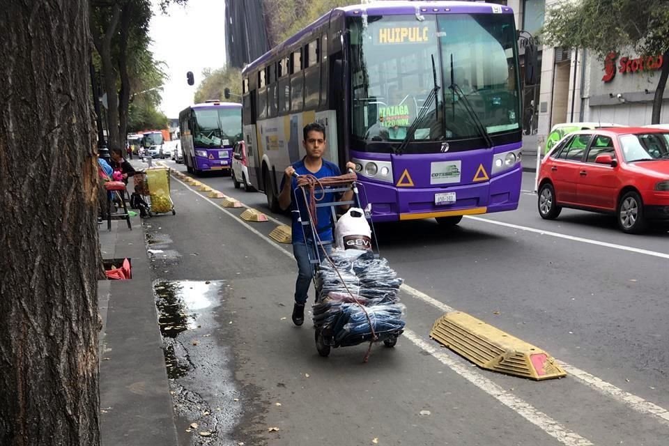 En Río de la Loza, también se utiliza la vía para mover productos.