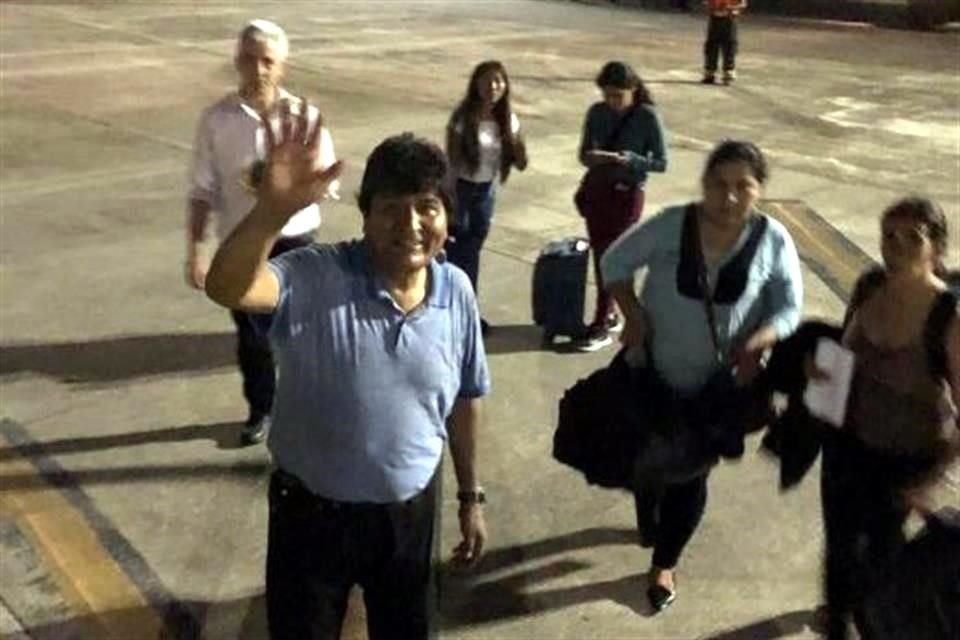 Evo Morales previo a abordar la aeronave que dispuso México para su traslado.