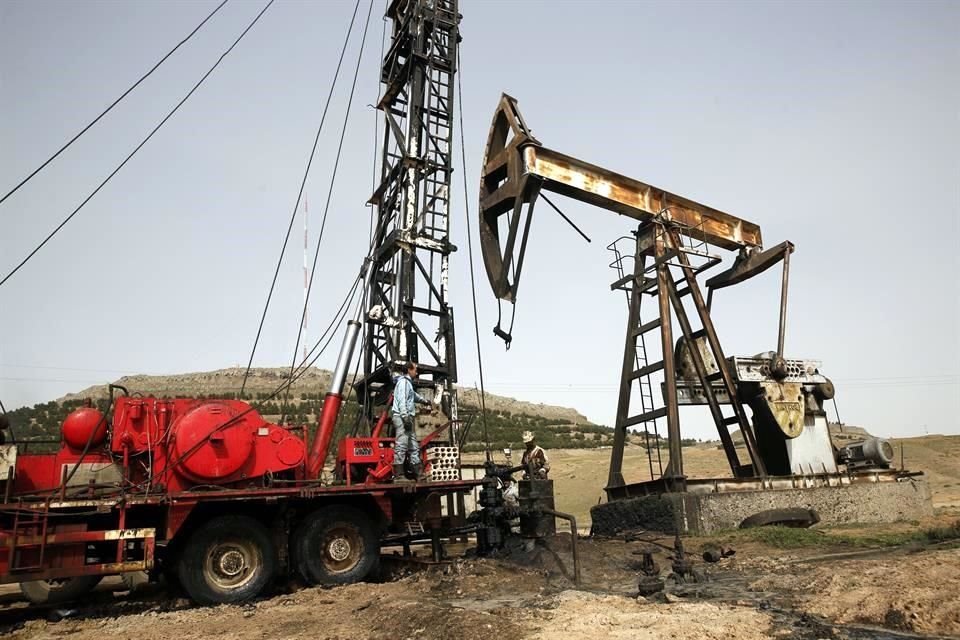 Las preocupaciones sobre la desaceleración del crecimiento económico y la demanda de petróleo debido a las consecuencias de una disputa comercial siguieron presionando los precios del petróleo.