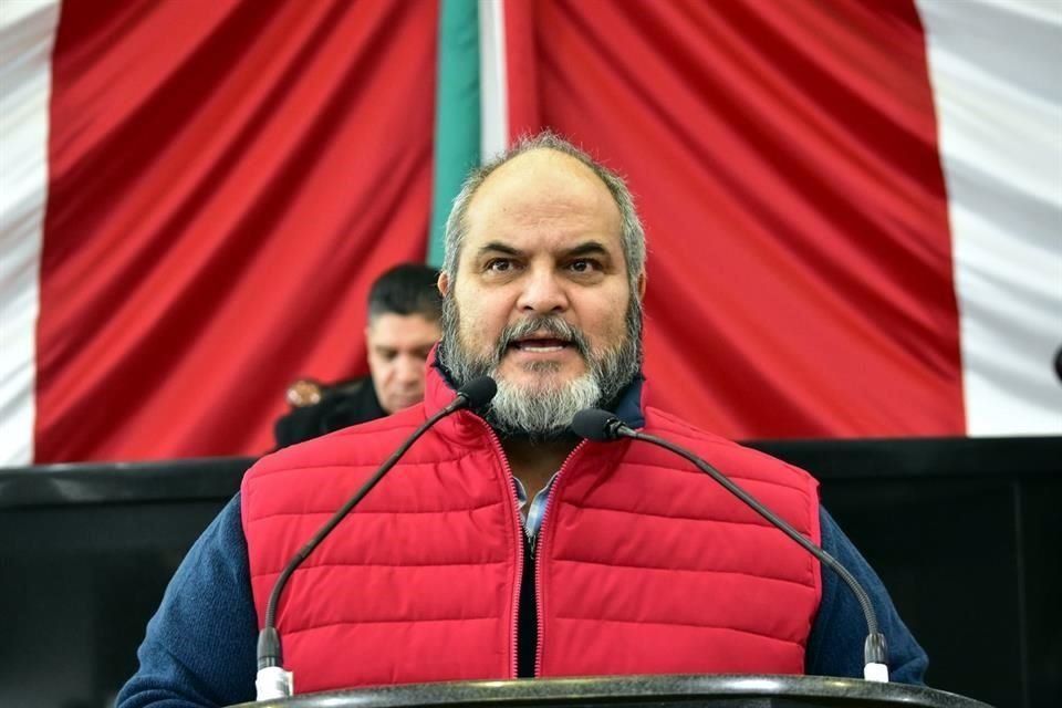 El diputado local Benjamín Carrera, de Morena, presentó el punto de acuerdo de urgente resolución.