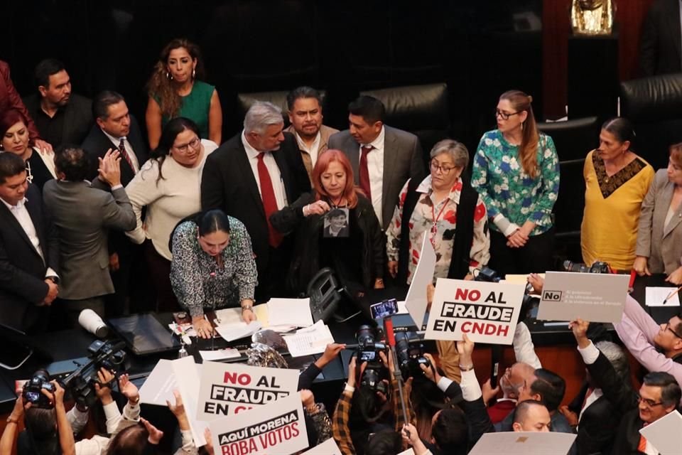 Rosario Piedra Ibarra fue nombrada como titular de la CNDH en medio de un zafarrancho.