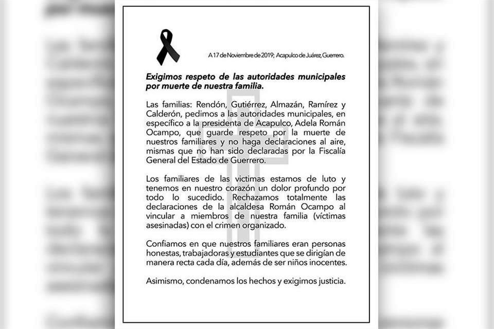 Familiares de cinco personas asesinadas y halladas en una fosa en Acapulco exigieron respeto y justicia a Alcaldesa morenista Adela Román.