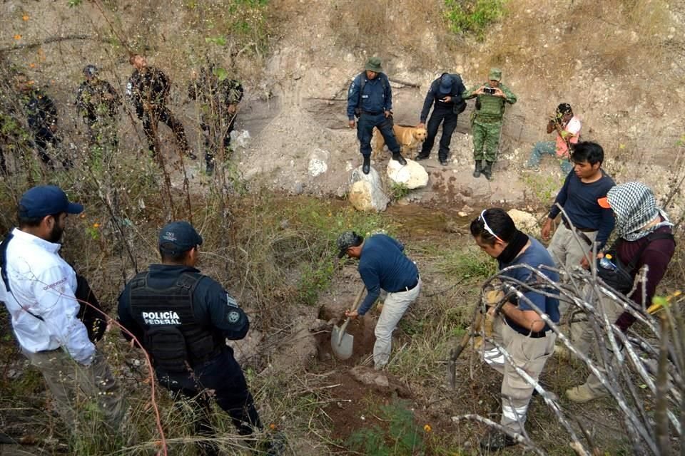 El pasado 17 de noviembre activistas y autoridades buscaron en varios puntos cercanos a Tlapa, Guerrero, a Arnulfo Cerón.