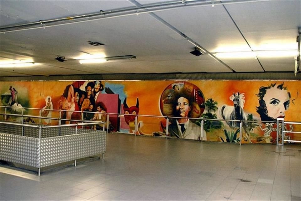 Los murales se encuentran en la L8 del metro.