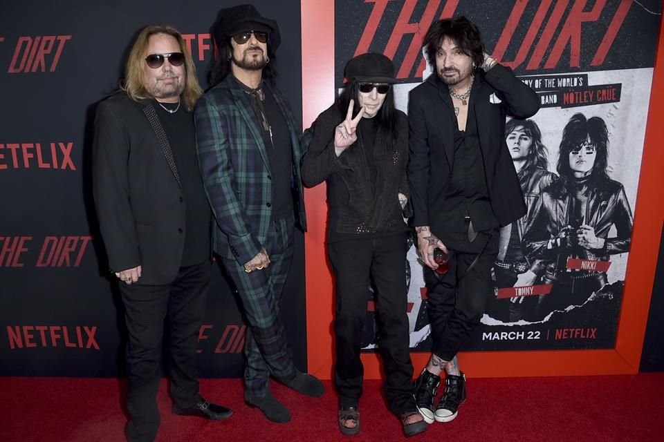 En 2015, Mötley Crüe realizó una gira de despedida.