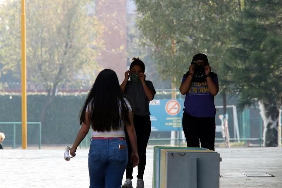 Encapuchados toman las instalaciones de la Prepa 8 de la UNAM; exigen fin de venta de droga y protocolos contra violencia de género.