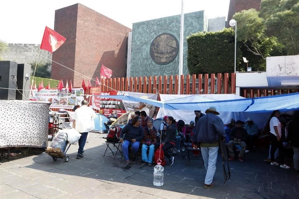 Hoy, el plantón de las organizaciones campesinas afuera de San Lázaro cumplió una semana.