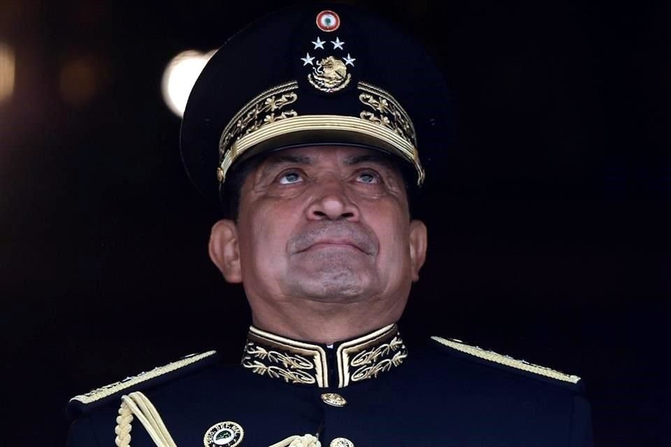 En entrega de ascensos, General Sandoval, titular de Sedena, dijo a AMLO que respaldan su proyecto con lealtad y cumplirán nuevas tareas.