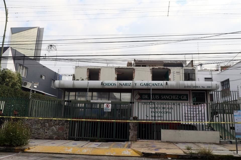 El derrumbe ocurrió en la Calle Justo Sierra, entre la Avenida Chapultepec y Escuela Militar Aviación.