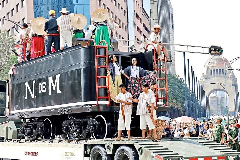 El estallido de la Revolución, por ejemplo, fue señalado por el silbido de la locomotora 'Petra', estacionada en el Zócalo desde un día antes.