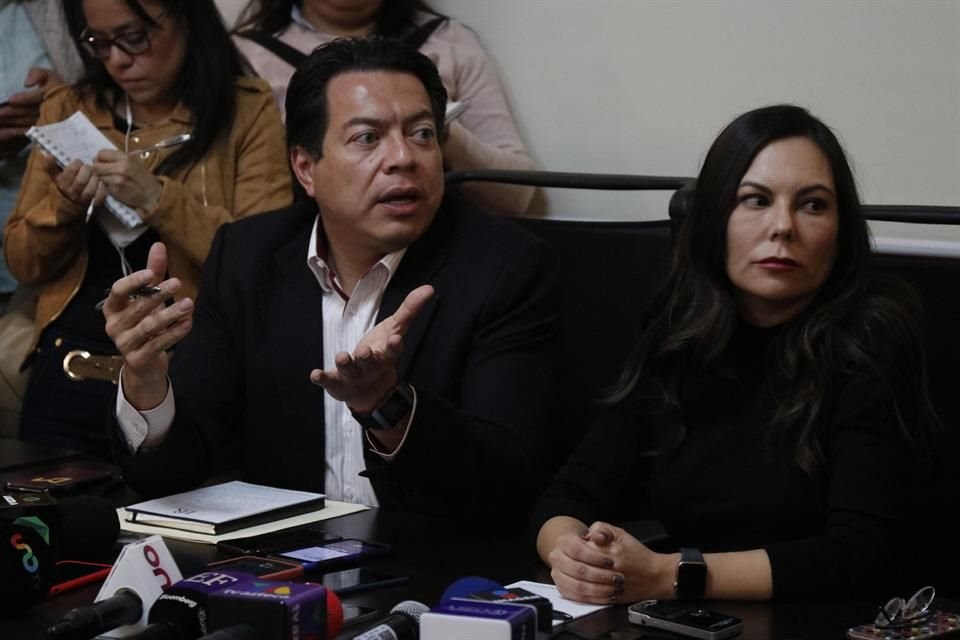 Mario Delgado, presidente de la Junta de Coordinación Política, y Laura Rojas, de la Mesa Directiva de la Cámara Diputados.