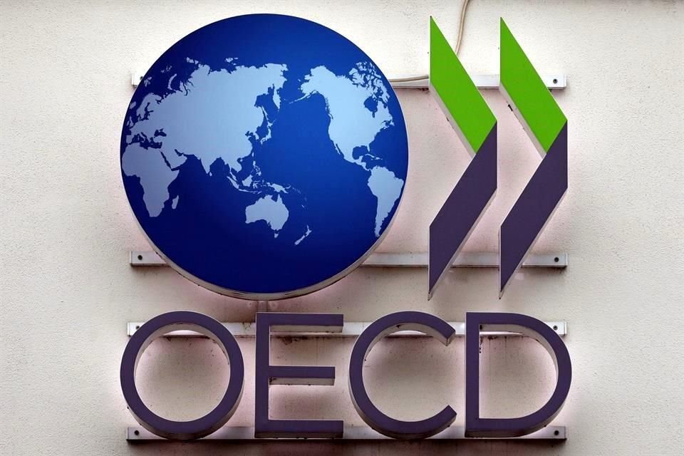 Después de desplomarse un 3.4 por ciento el año pasado durante lo peor de la crisis del Covid-19, la economía mundial está en camino de crecer un 5.7 por ciento este año, dijo la OCDE, recortando su pronóstico en un 0.1 punto porcentual.