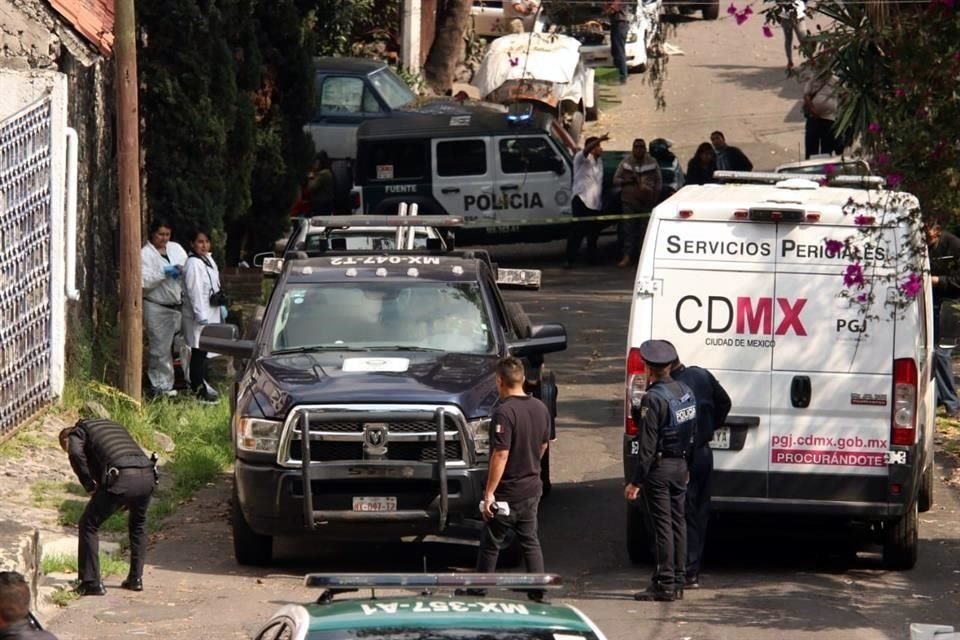Una grúa de la Secretaría de Seguridad Ciudadana (SSC) remolcó el vehículo con el cuerpo en la parte trasera hacia el MP.