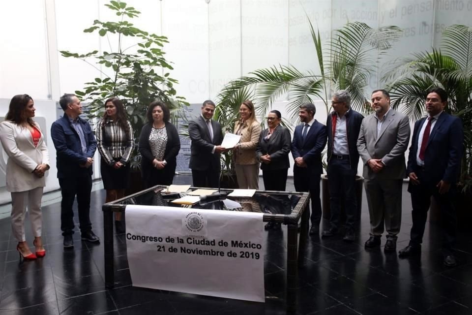 Diputados locales recibieron el proyecto de Ley Orgánica de la SSC en un evento con la Secretaria de Gobierno, Rosa Icela Rodríguez, y el Jefe de la Policía, Omar García.