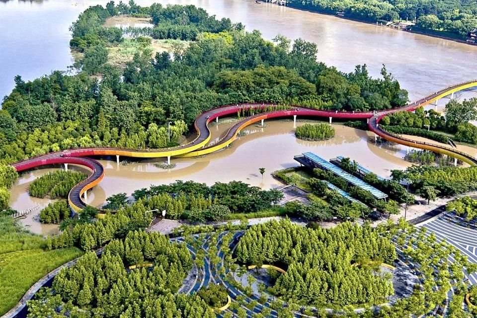 El parque Yanweizhou, en la ciudad de Jinhua, diseñado para acoger las inundaciones en lugar de combatirlas mediante murallas.