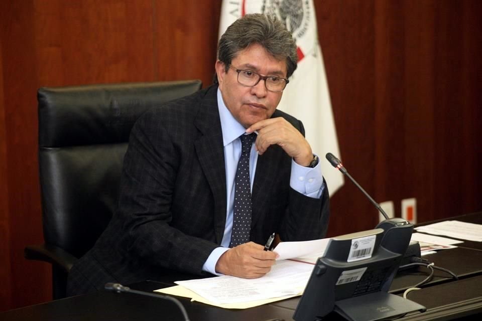 Ricardo Monreal, coordinador de Morena en la Cámara alta, propuso reformas a la Ley de Amparo.
