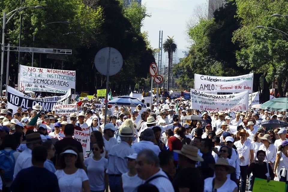CRECEN INCONFORMES. A un año de su toma de protesta, ayer se congregó la manifestación más nutrida contra el Gobierno de López Obrador.