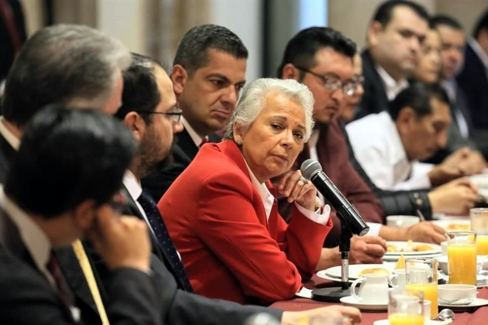 Sánchez Cordero se reunió con líderes parlamentarios de Congresos locales.