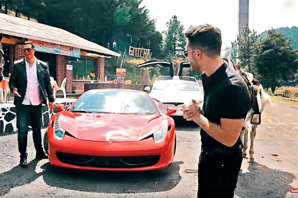El video muestra la potencia en carretera del Ferrari 458 Spider y de un Tesla.