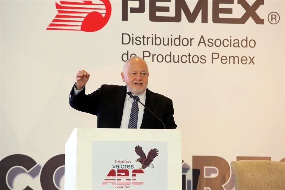 Abel Hibert, subjefe de innovación y análisis de la Oficina de la Presidencia, durante la reunión mensual del Colegio de Economistas de Nuevo León.