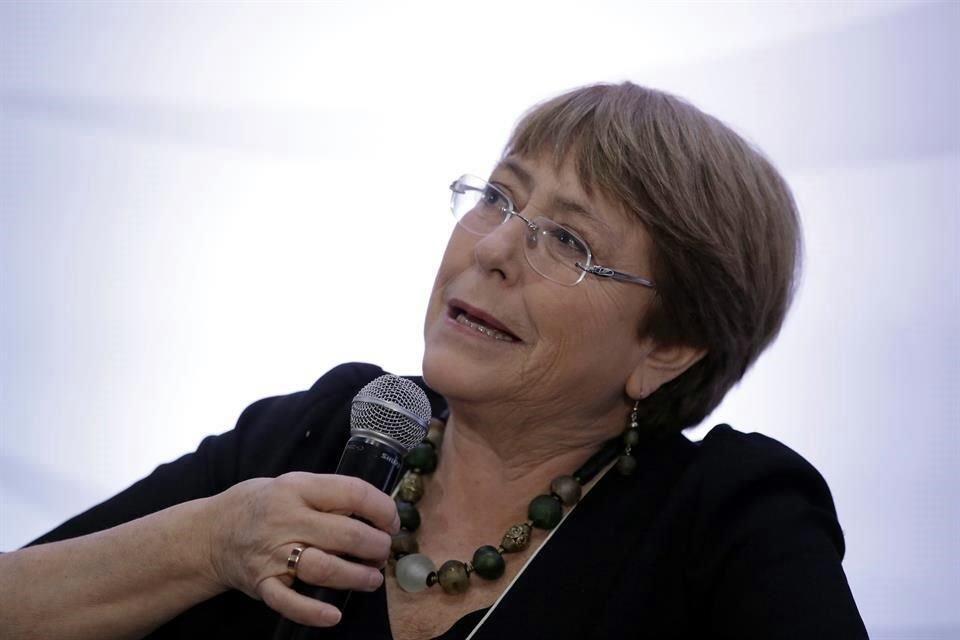 Bachelet participó en una conversación sobre salud pública y medio ambiente.