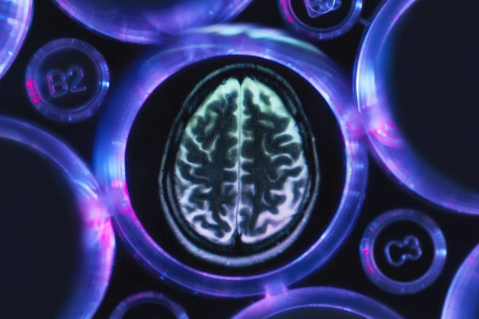 El especialista detalla que las fallas llegan al sistema cerebral llamado nigroestriado, donde las neuronas producen dopamina, sustancia que al disminuir causa párkinson.