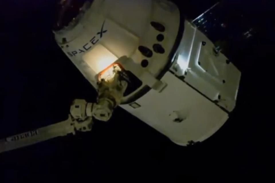 El director de la AEM detalló que el nanosatélite logró acoplarse con éxito a la Estación Espacial luego de haber viajado tres días a través del espacio en la cápsula 'Dragon' de Space-X.