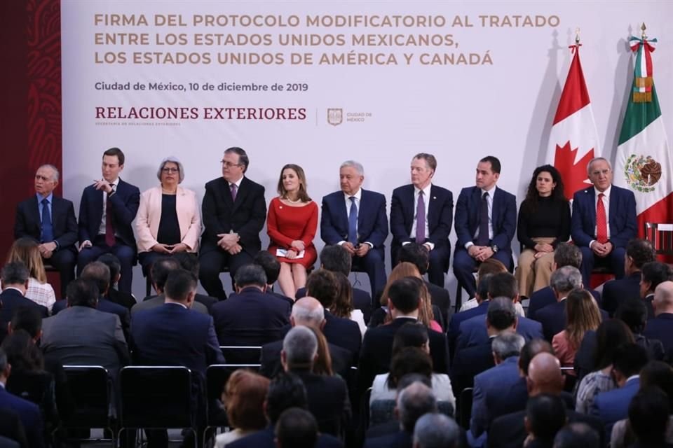 El Presidente Andrés Manuel López Obrador encabezó el evento en Palacio Nacional para la firma del protocolo modificatorio al TMEC.