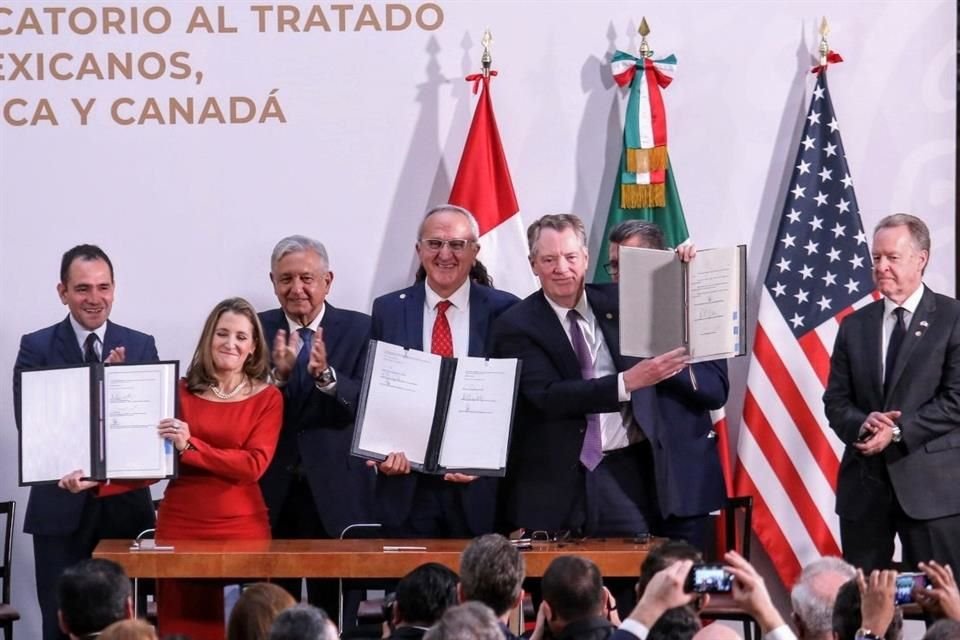 La firma se realizó ayer en presencia del Presidente López Obrador.
